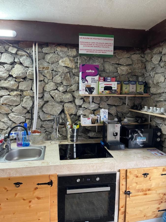 Caravans Park & Glamping Tents In The Vineyard Villa Турда Екстериор снимка