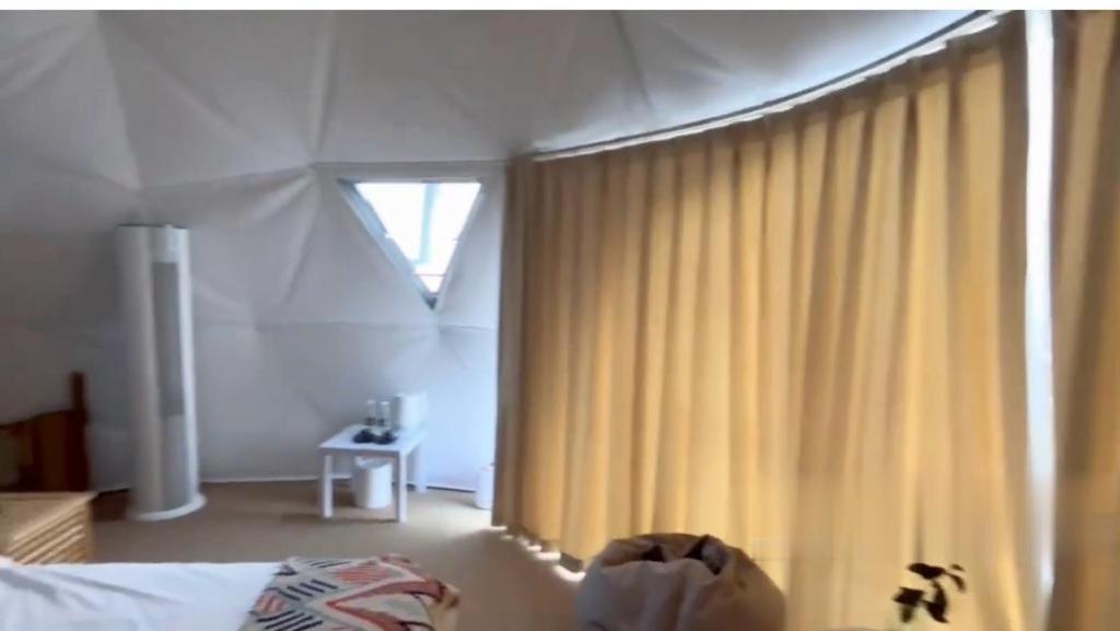 Caravans Park & Glamping Tents In The Vineyard Villa Турда Екстериор снимка