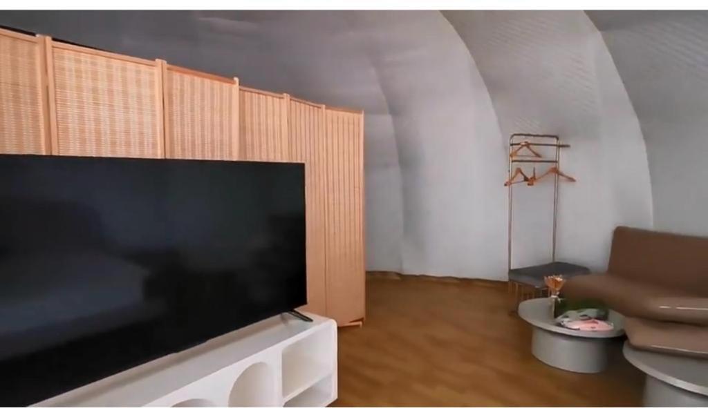 Caravans Park & Glamping Tents In The Vineyard Villa Турда Екстериор снимка